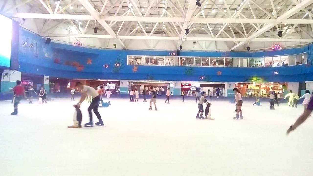 Sân trượt băng tại Royal City